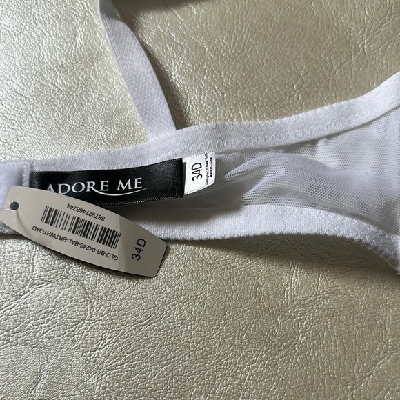 Adore Me White Bra with Textured Floral Design - Picture 5 of 8
